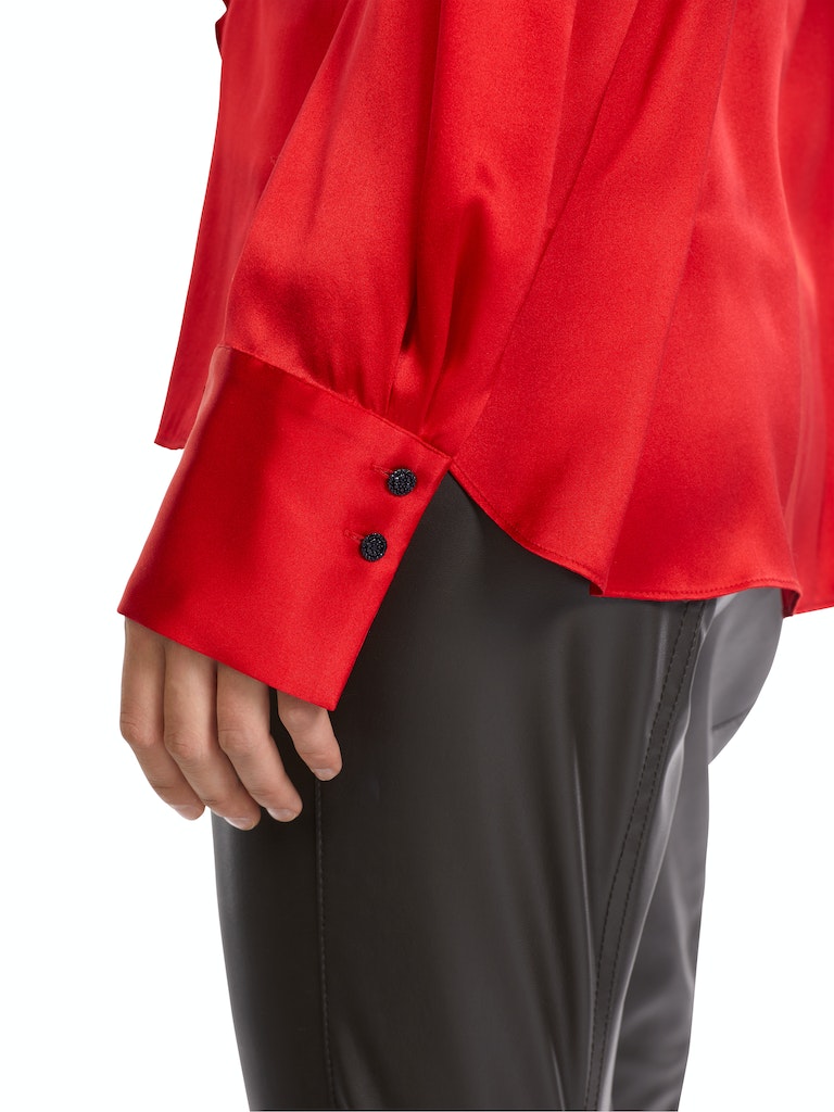 Seidenbluse mit Rüschen und Volant