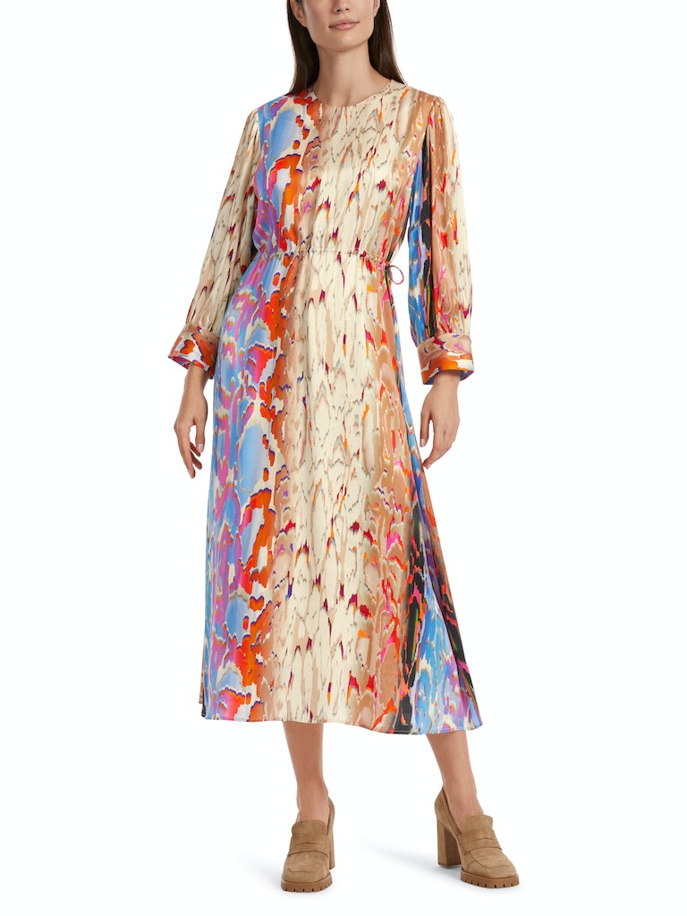 Farbenfrohes Seidenkleid