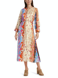 Farbenfrohes Seidenkleid
