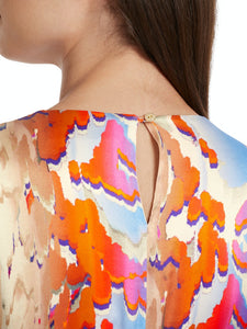 Farbenfrohes Seidenkleid