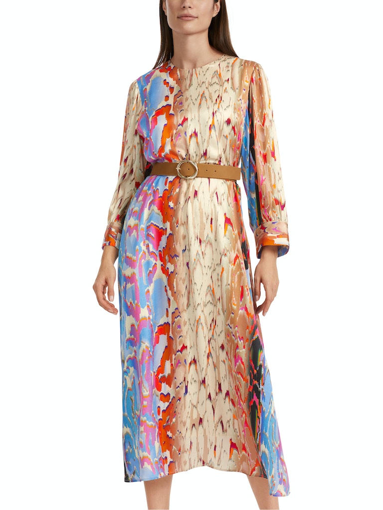 Farbenfrohes Seidenkleid