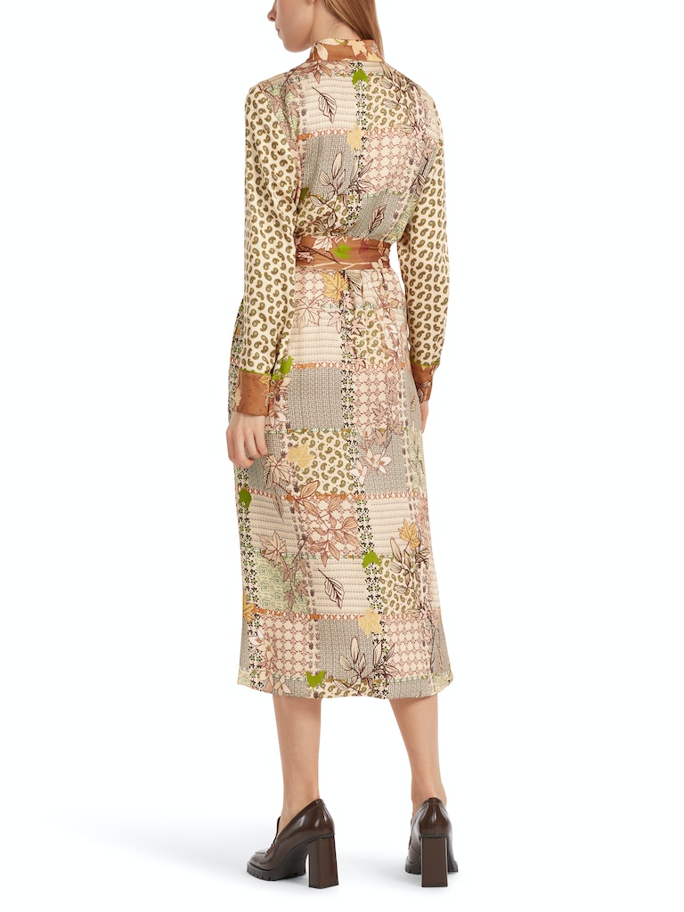 Kleid mit Bindegürtel