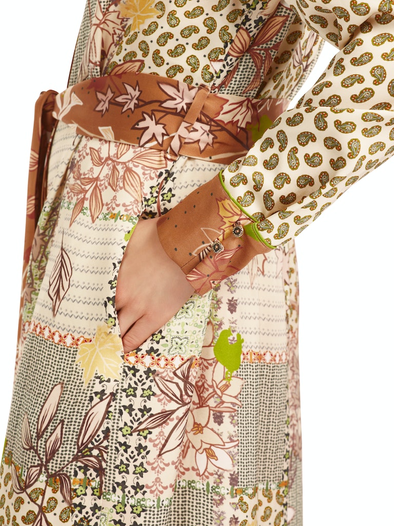 Kleid mit Bindegürtel