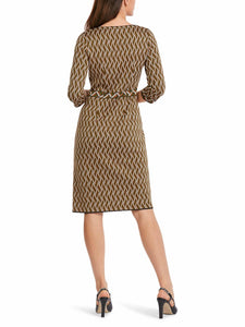 Kurzes Kleid in Deutschland gestrickt