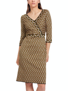 Kurzes Kleid in Deutschland gestrickt