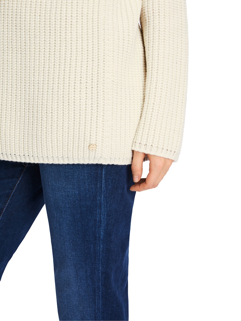 Bouclé-Cardigan Knitted in Germany