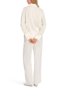 Feine Seidenbluse mit Kettenknopf