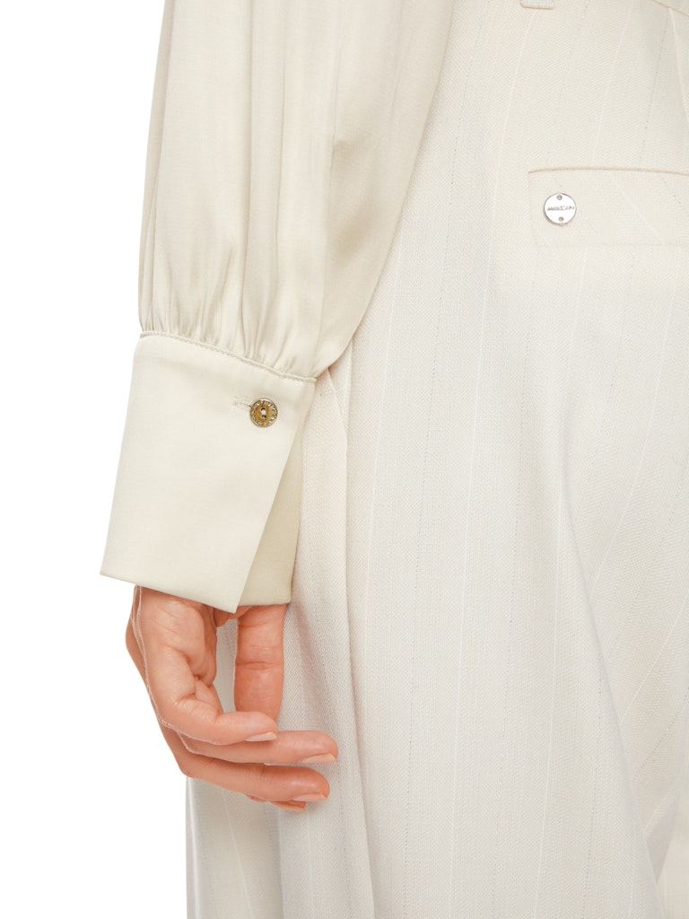 Feminine Hemdbluse mit Kimono-Ärmel
