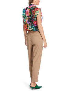 Feminines Modell FORDON