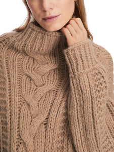 In Deutschland gestrickter Pullover
