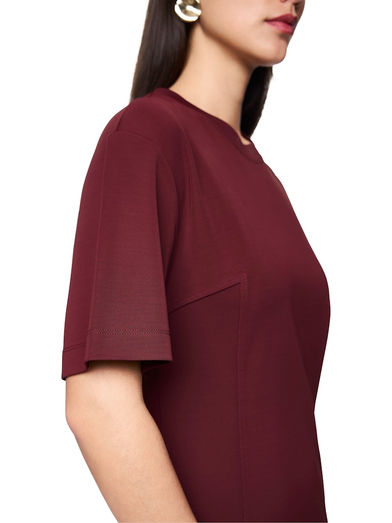 Sportlich-schickes Midi-Kleid mit Schlitz