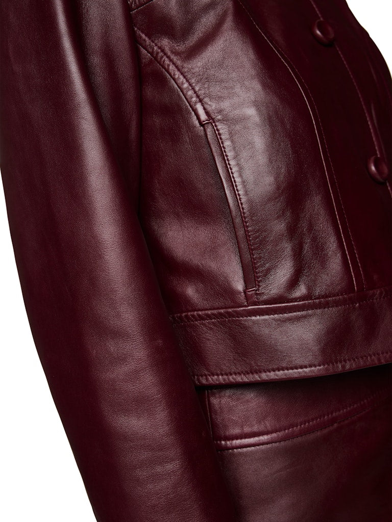 Kurze Lederjacke mit Kragen