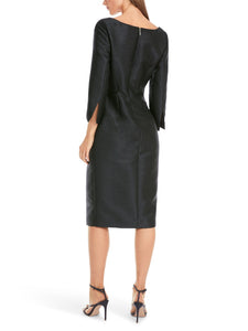 Kleid im schimmernden Metallic-Glanz
