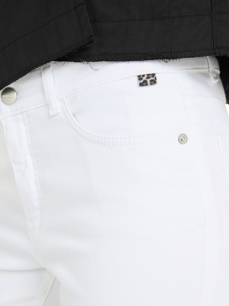 Jeans Modell SILEA "Rethink Together"