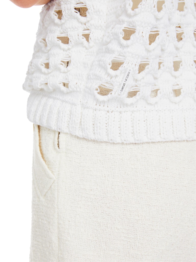 Ajour-Pullover in Deutschland gestrickt