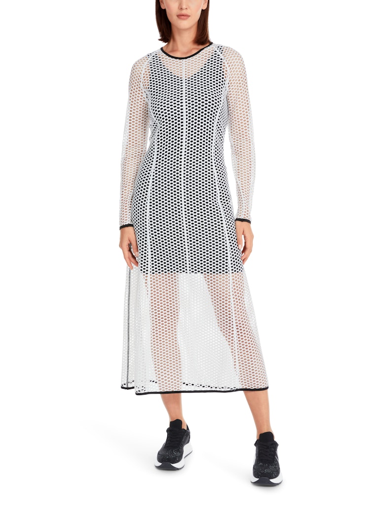 Langes Kleid in Netz