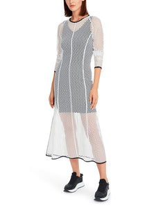Langes Kleid in Netz