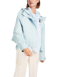 Sommerliche Regenjacke