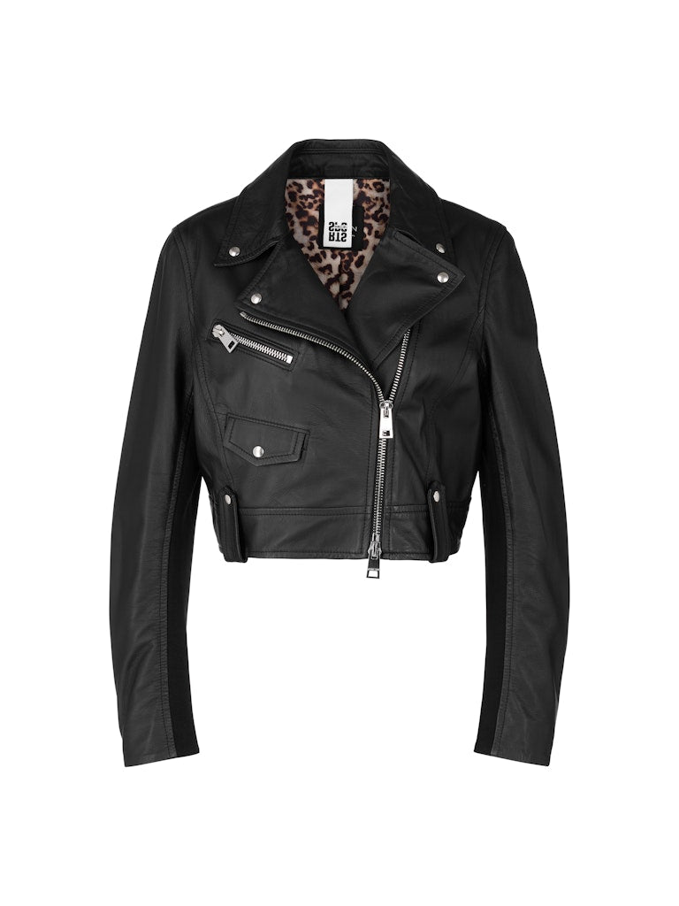 Kurze Lederjacke im Bikerstyle