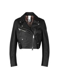 Kurze Lederjacke im Bikerstyle