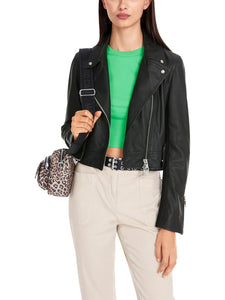 Kurze Lederjacke im Bikerstyle