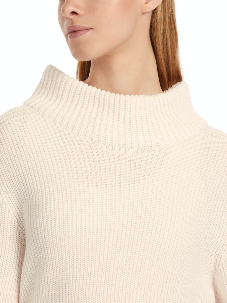 Pullover Knitted in Germany