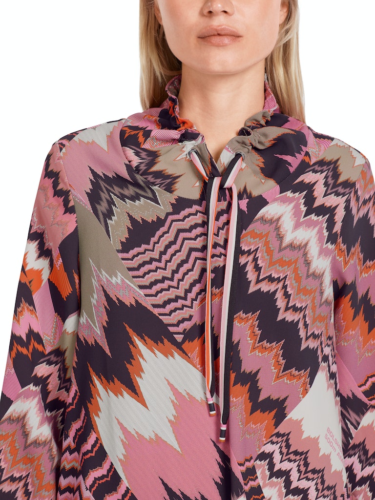 Legeres Kleid mit buntem Dessin