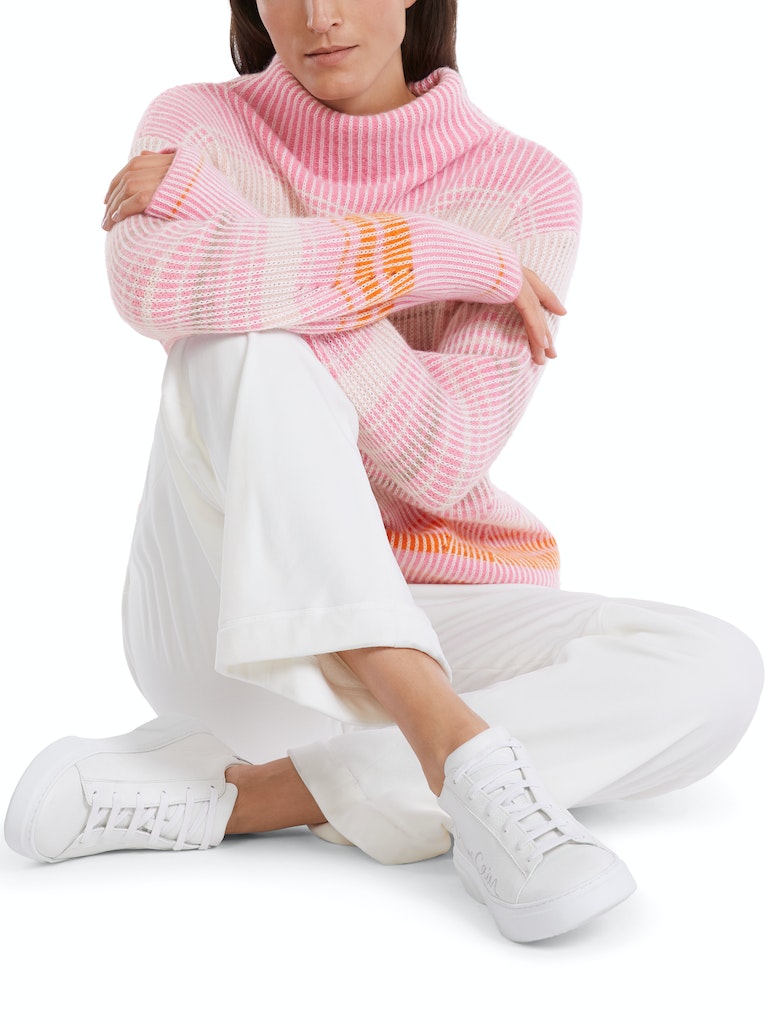 Stehkragenpulli Knitted in Germany