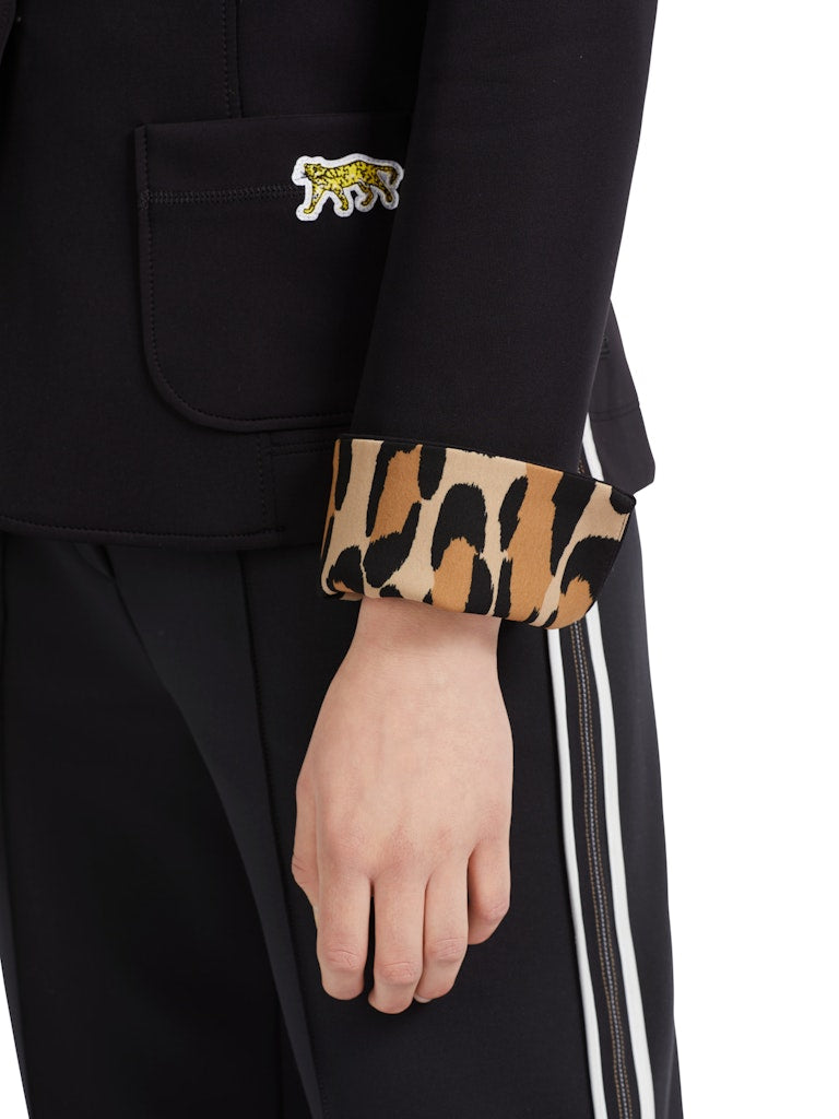 Kurzer taillierter Blazer