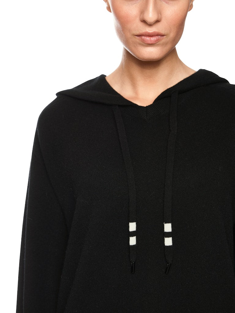 Feinstrickkleid mit Kapuze