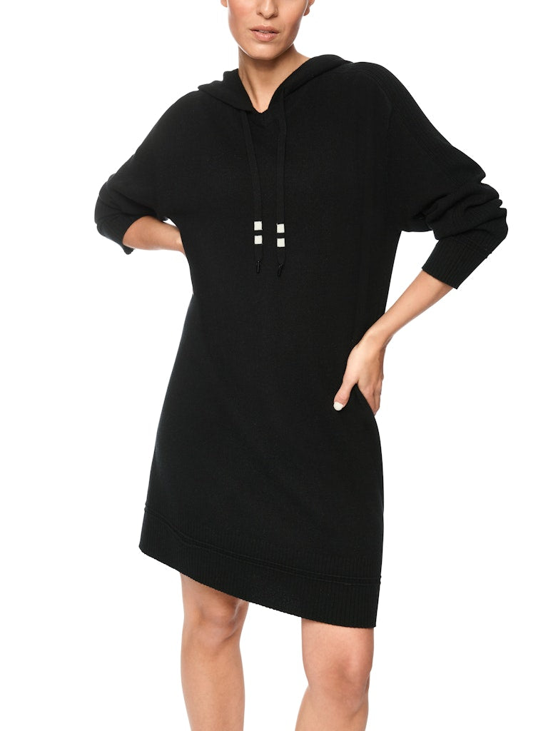 Feinstrickkleid mit Kapuze