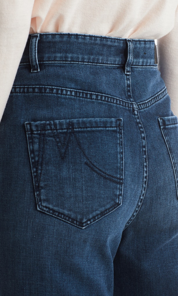 Weite Jeans mit Knopfdetails
