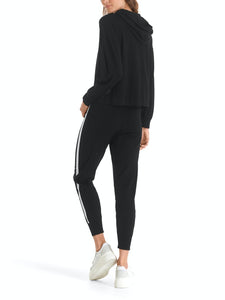 Pullover mit Kontrastfarbstreifen